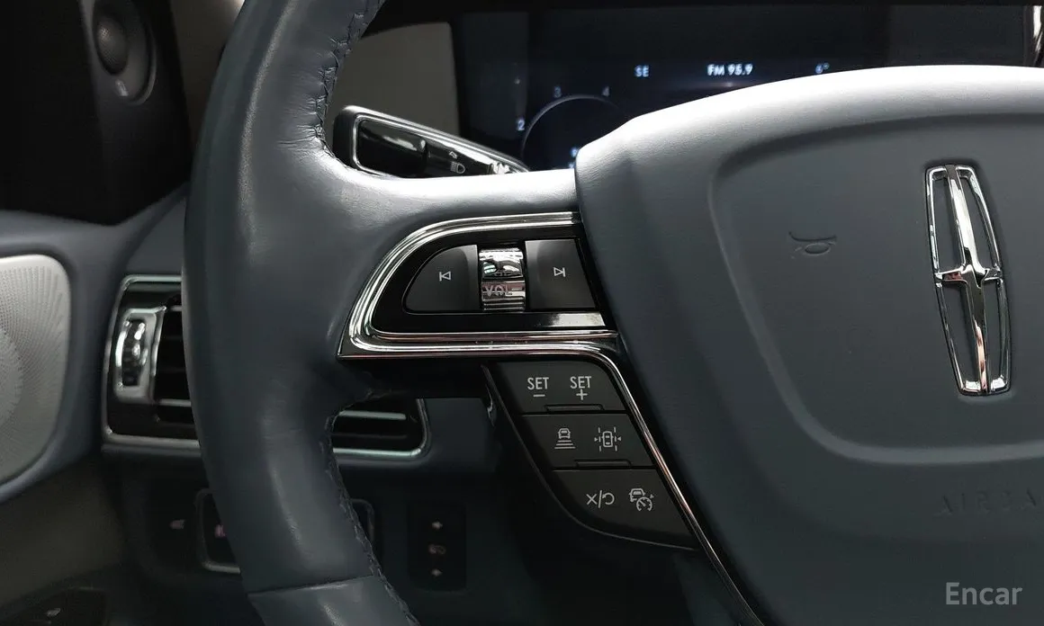 Фото 13 - Lincoln Navigator