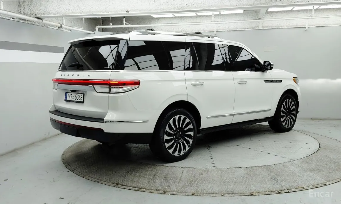 Фото 4 - Lincoln Navigator