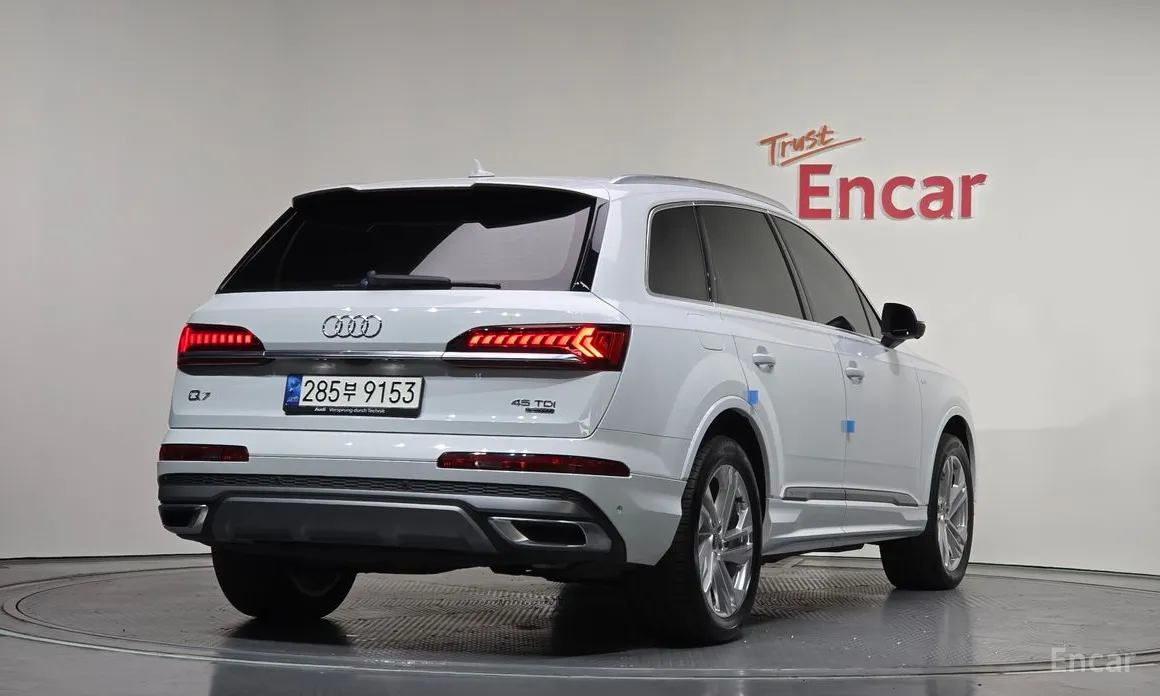 Фото 2 - Audi Q7