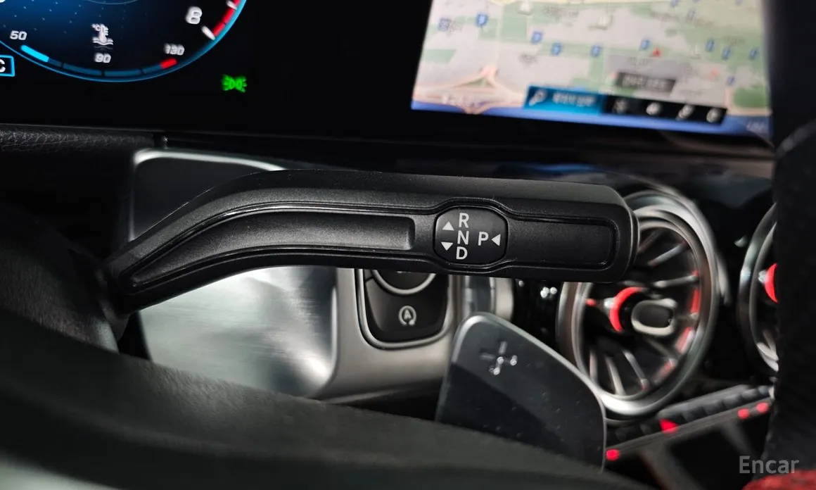 Фото 9 - Mercedes-Benz GLB-Class