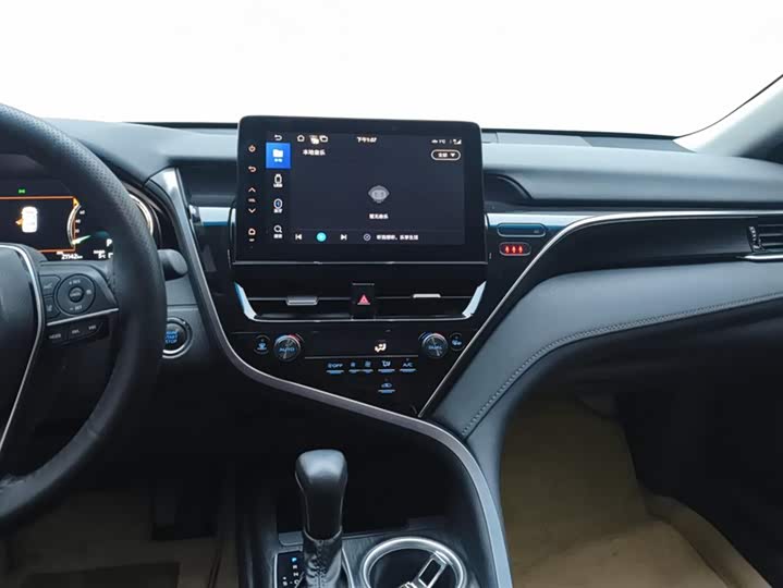 Фото 13 - Toyota Camry