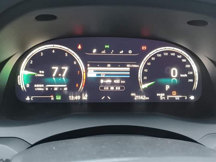 Фото 14 - Toyota Camry