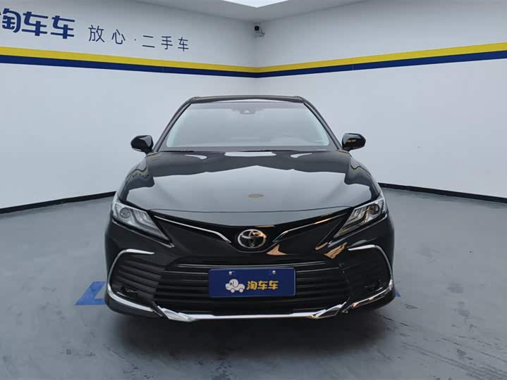 Фото 2 - Toyota Camry
