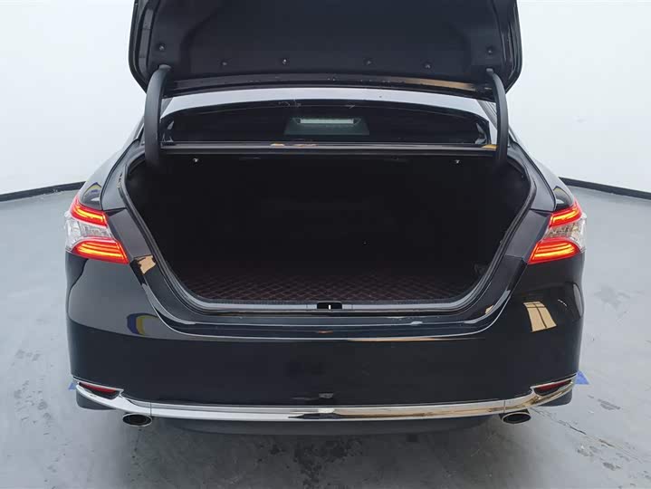 Фото 4 - Toyota Camry