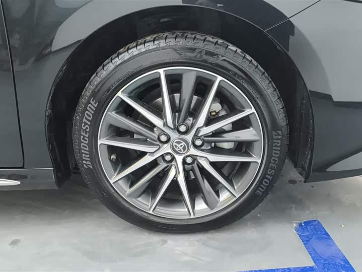 Фото 6 - Toyota Camry