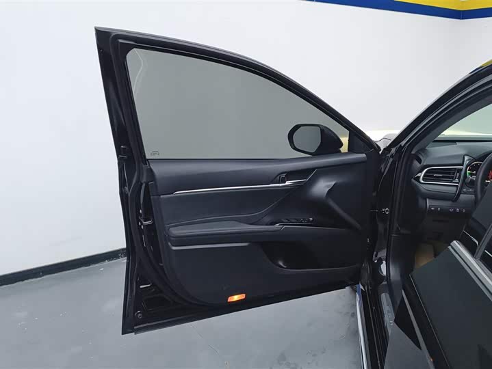 Фото 7 - Toyota Camry