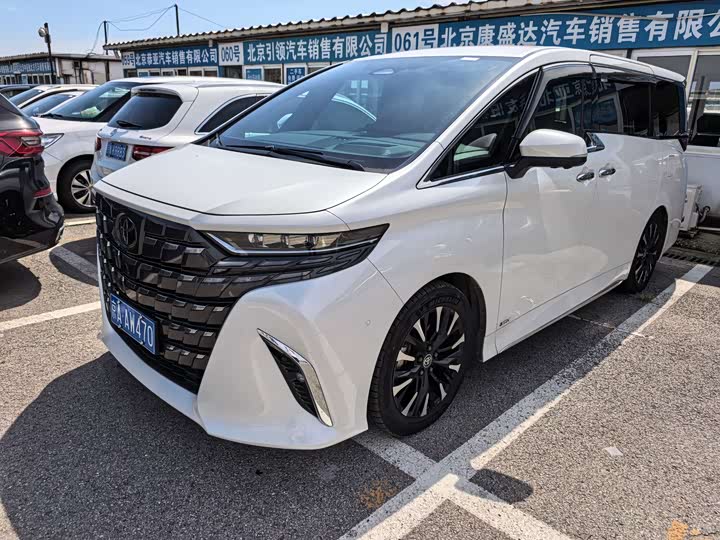 Фото 1 - Toyota Alphard