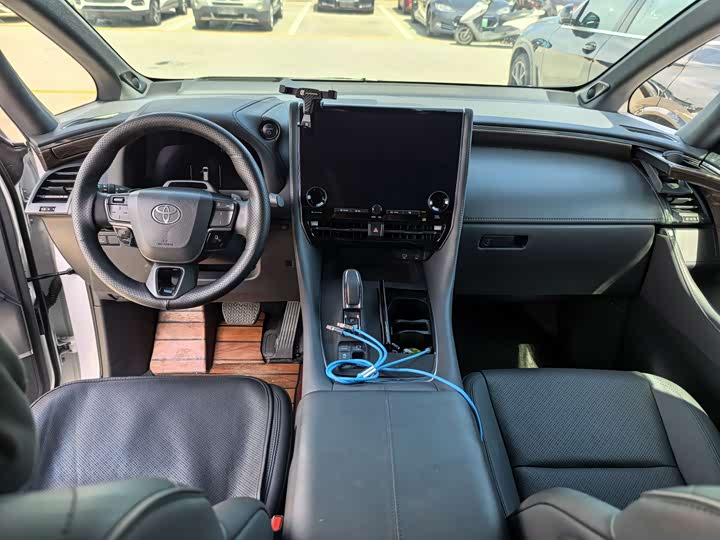 Фото 10 - Toyota Alphard