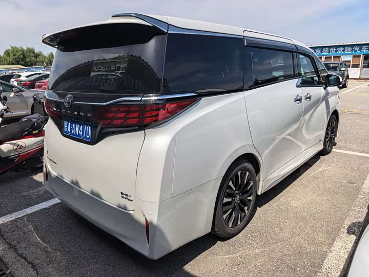 Фото 3 - Toyota Alphard