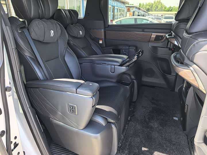 Фото 7 - Toyota Alphard