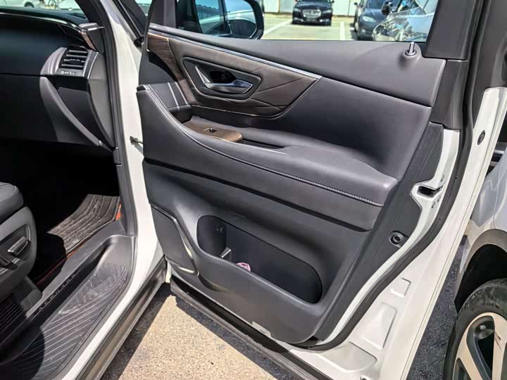 Фото 8 - Toyota Alphard