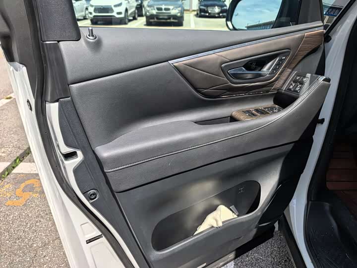 Фото 9 - Toyota Alphard