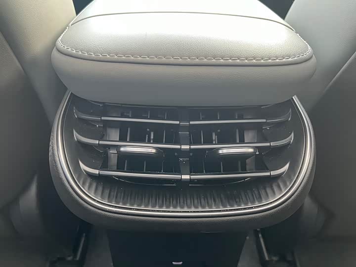 Фото 7 - Nio ET5T