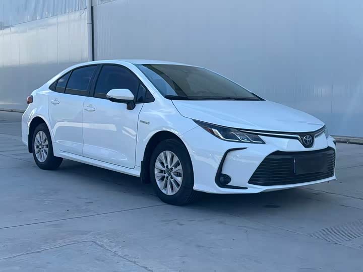 Фото 3 - Toyota Corolla