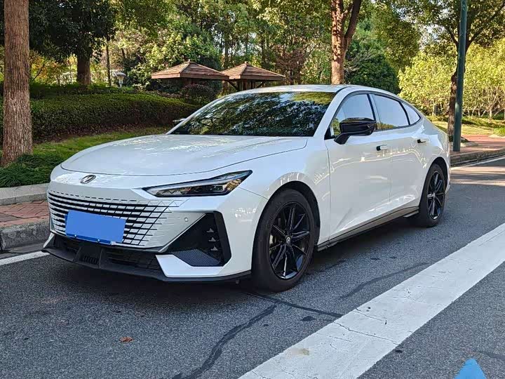 Фото 1 - Changan UNI-V