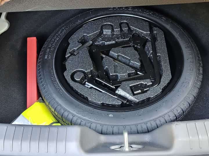 Фото 12 - Changan UNI-V