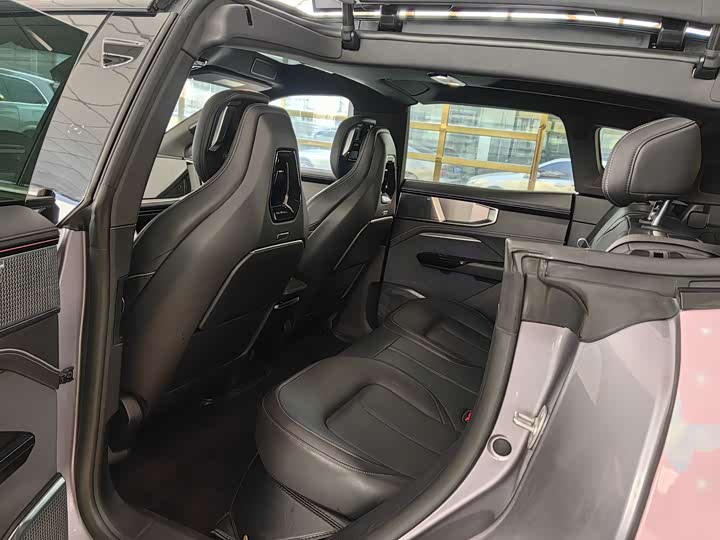 Фото 9 - HiPhi Y