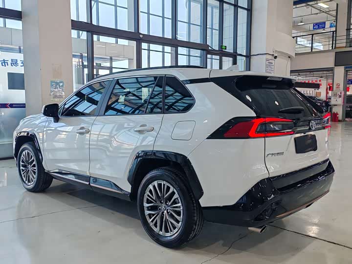 Фото 21 - Toyota Wildlander