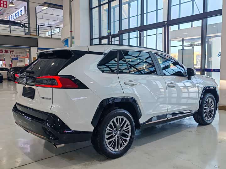 Фото 23 - Toyota Wildlander