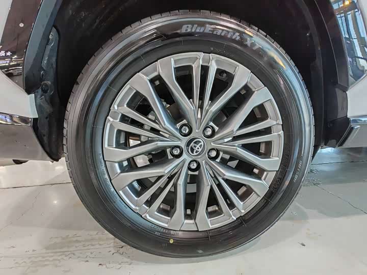 Фото 28 - Toyota Wildlander