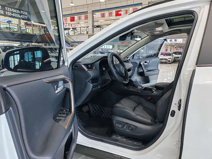 Фото 4 - Toyota Wildlander