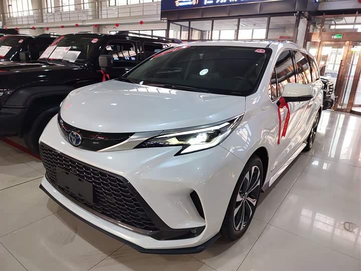 Фото 1 - Toyota Granvia