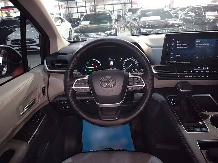 Фото 11 - Toyota Granvia