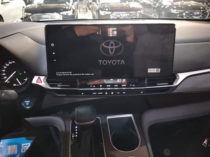 Фото 13 - Toyota Granvia