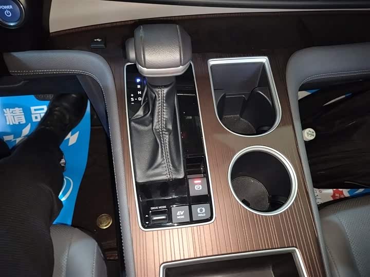 Фото 14 - Toyota Granvia