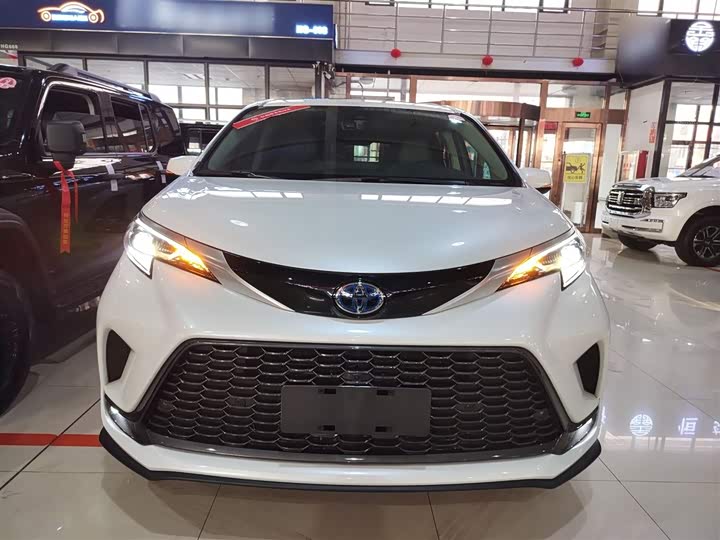 Фото 3 - Toyota Granvia