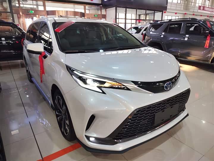 Фото 4 - Toyota Granvia