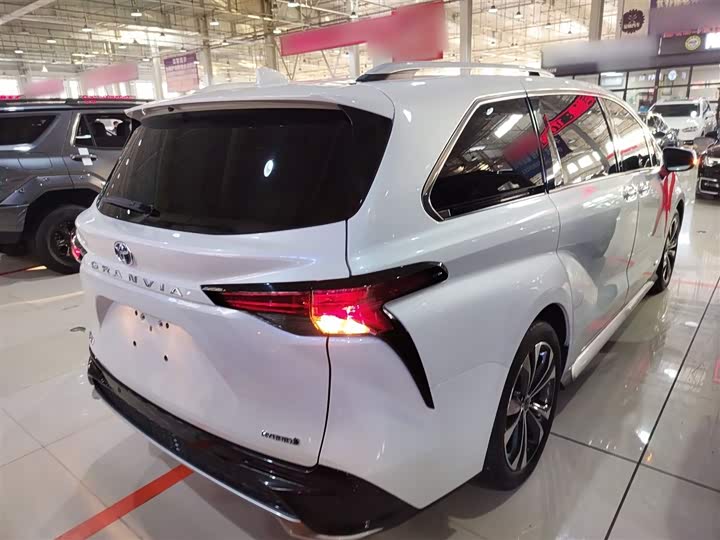 Фото 7 - Toyota Granvia