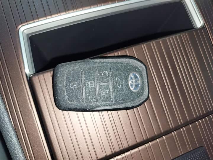 Фото 9 - Toyota Granvia