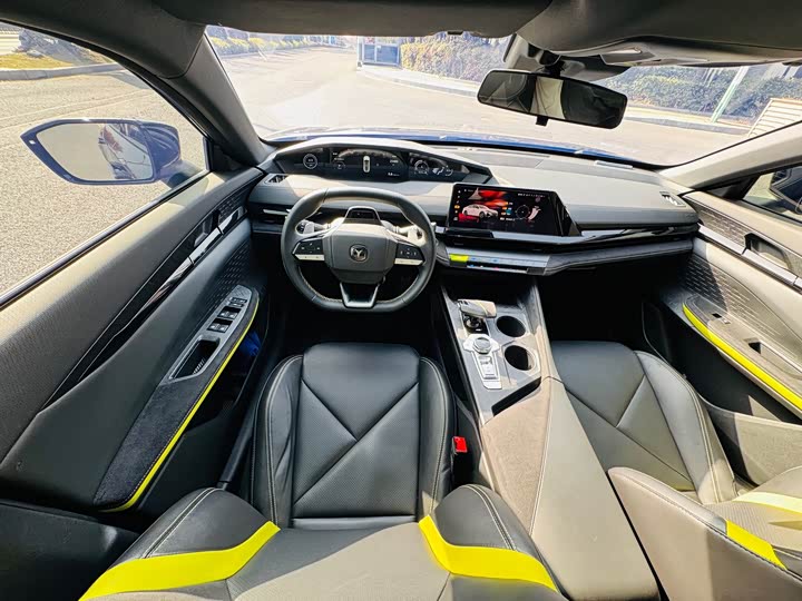 Фото 10 - Changan UNI-V