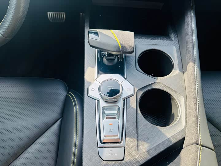 Фото 11 - Changan UNI-V