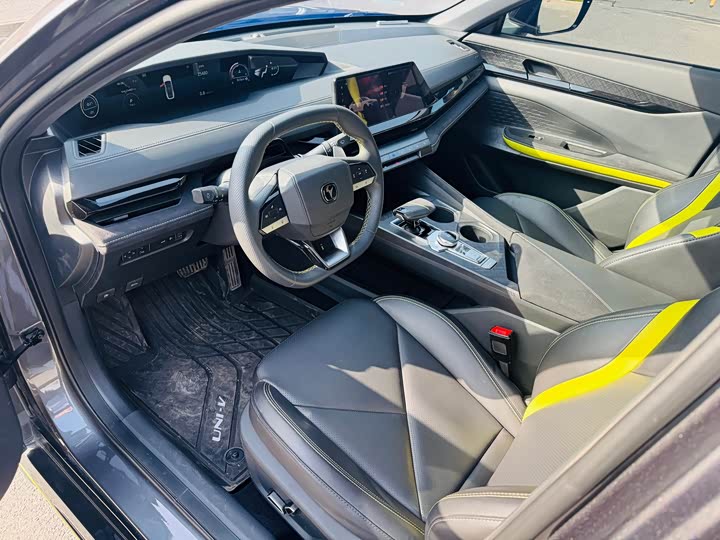 Фото 4 - Changan UNI-V