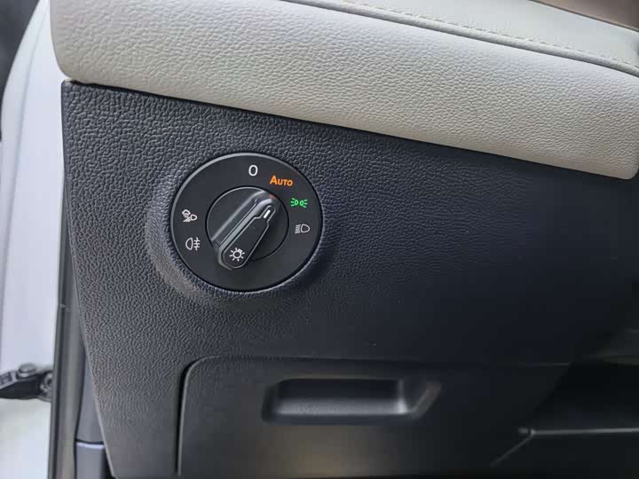 Фото 11 - Volkswagen Tharu