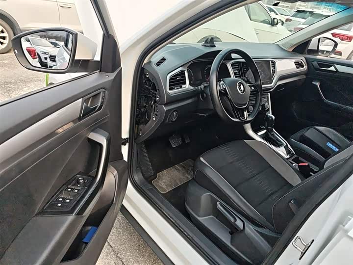 Фото 13 - Volkswagen T-Roc