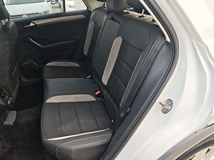 Фото 14 - Volkswagen T-Roc