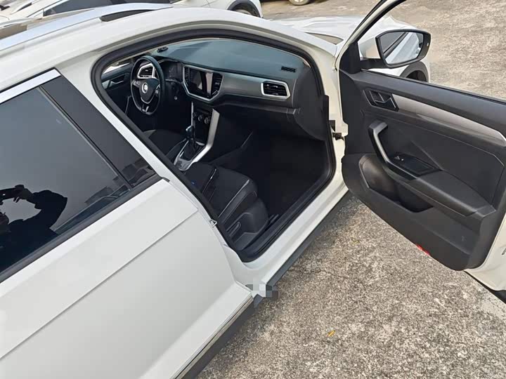 Фото 19 - Volkswagen T-Roc