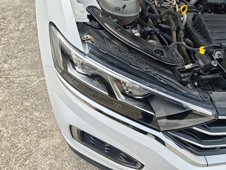 Фото 29 - Volkswagen T-Roc