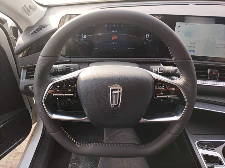 Фото 11 - Bestune B70