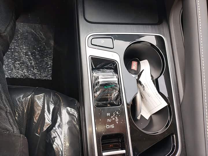 Фото 14 - Bestune B70