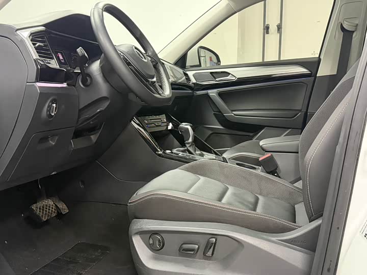 Фото 19 - Volkswagen Tayron