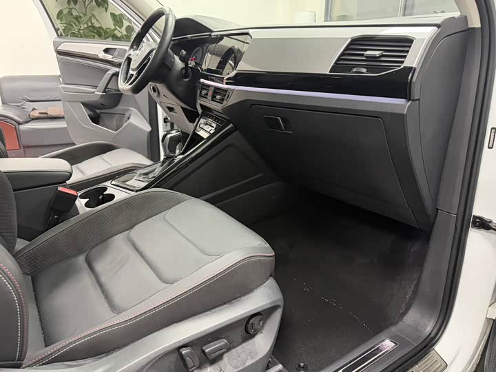 Фото 22 - Volkswagen Tayron