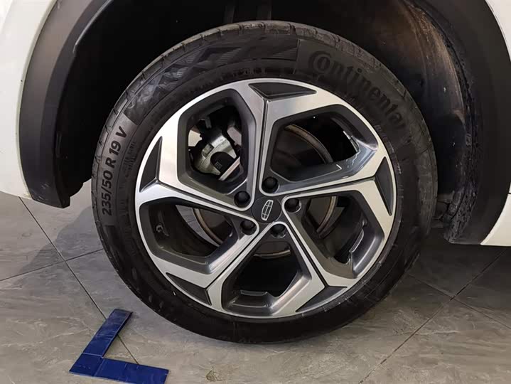 Фото 6 - Geely Monjaro