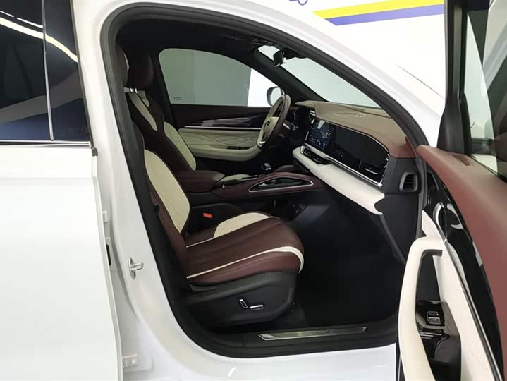 Фото 8 - Geely Monjaro