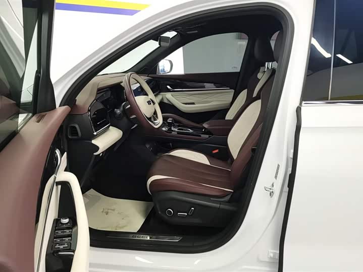 Фото 9 - Geely Monjaro