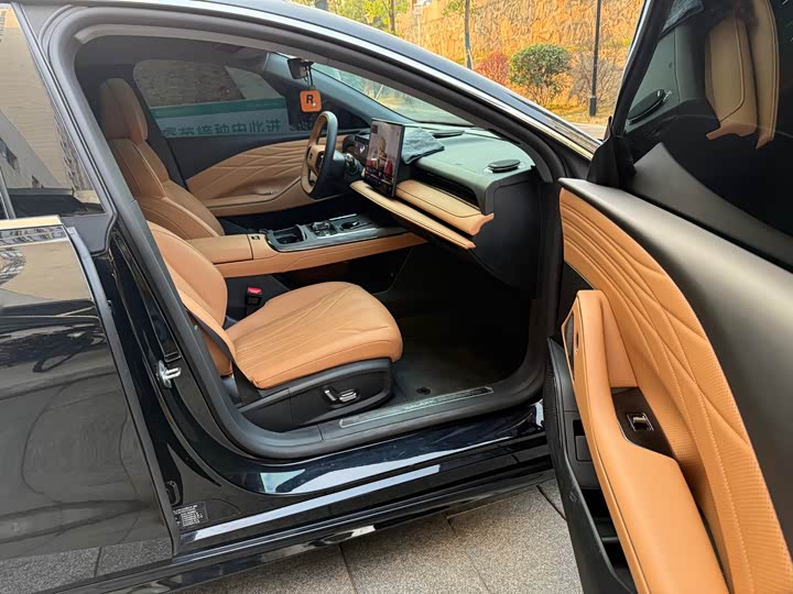 Фото 11 - Geely Galaxy Starshine 8 EM-i