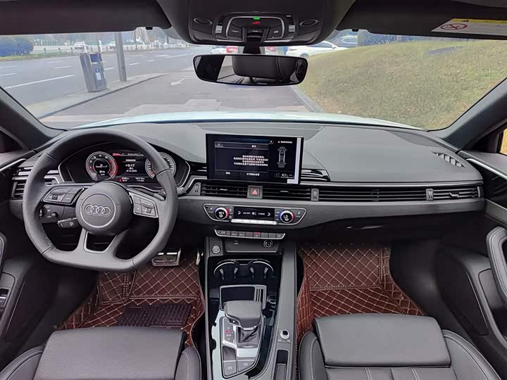 Фото 10 - Audi A4L